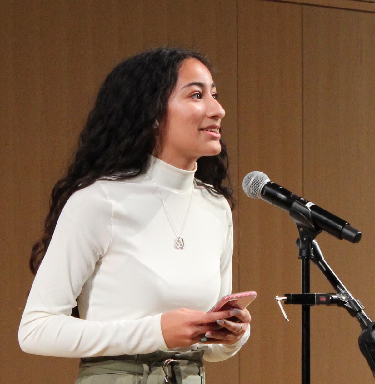 Alondra Bobadilla headshot