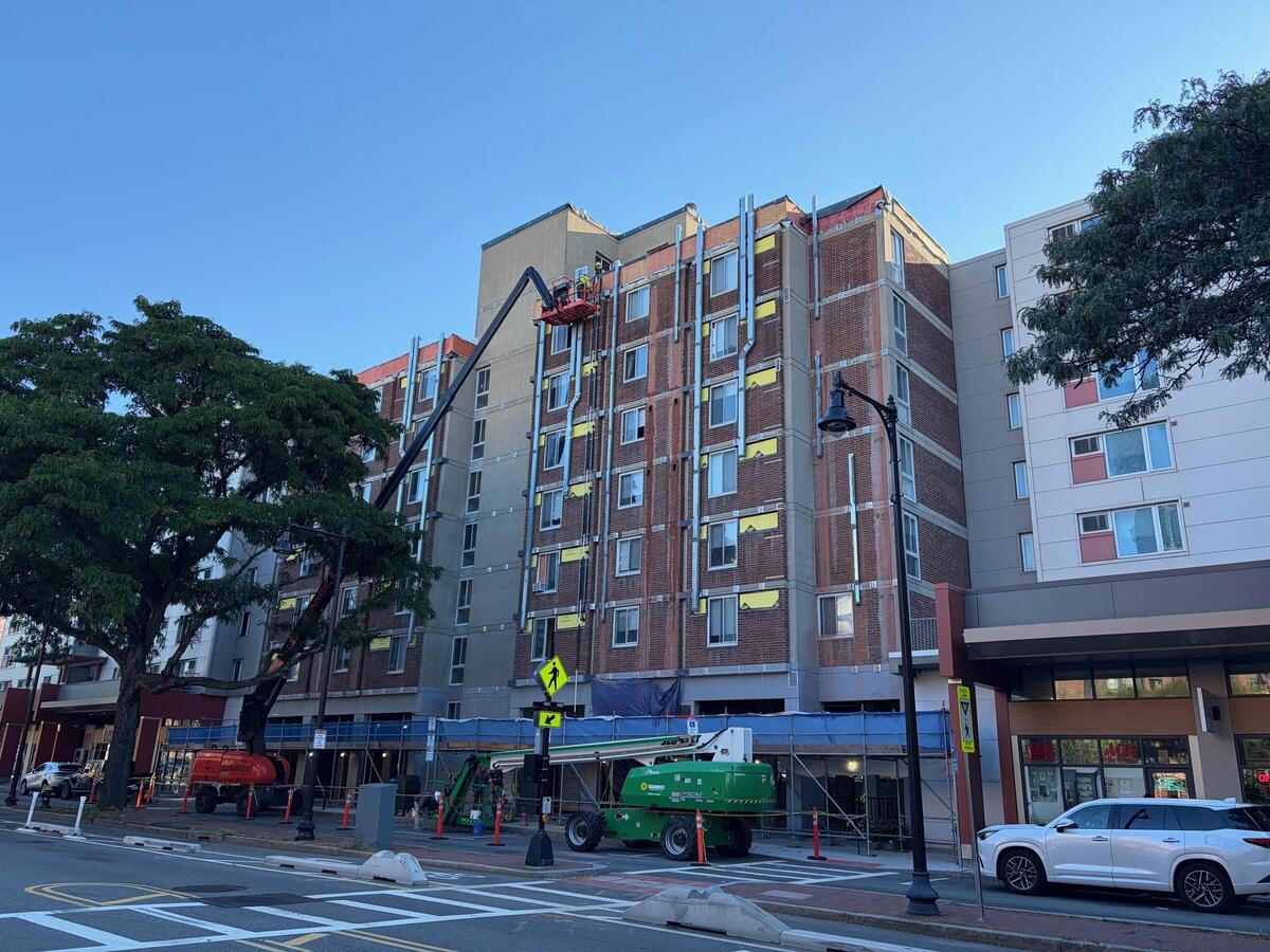 Eva White Apartments