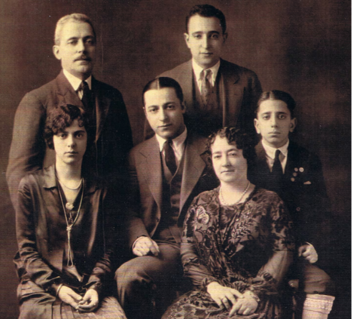Photograph of the Shibley family c.1925. 